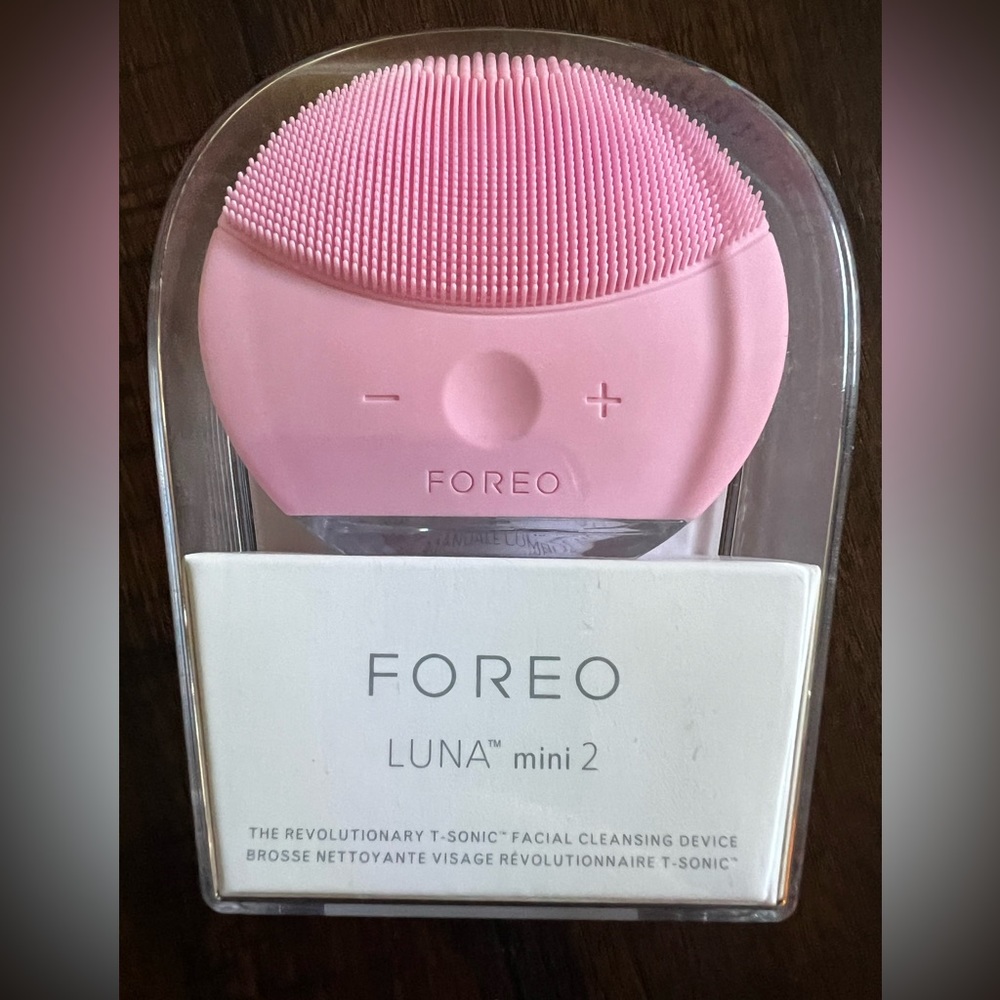 FOREO LUNA Mini 2 Sonic Facial Cleansing Device